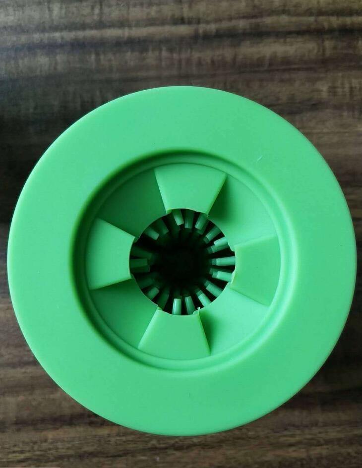 Portable Dog Paw Cleaner – Gentle Wash for Muddy Paws